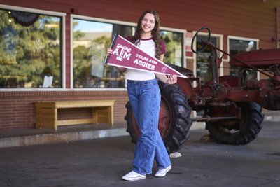 2025-10-05 Sarah L Senior-087.jpg