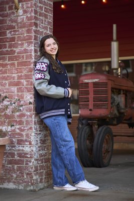 2025-10-05 Sarah L Senior-090.jpg