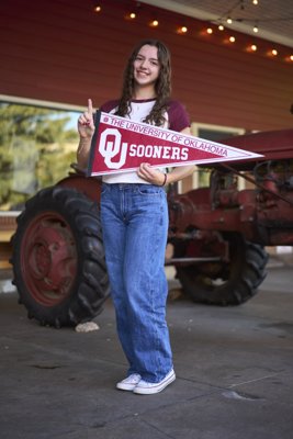 2025-10-05 Sarah L Senior-089.jpg